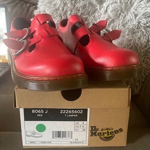 Dr. Martens red T lamper